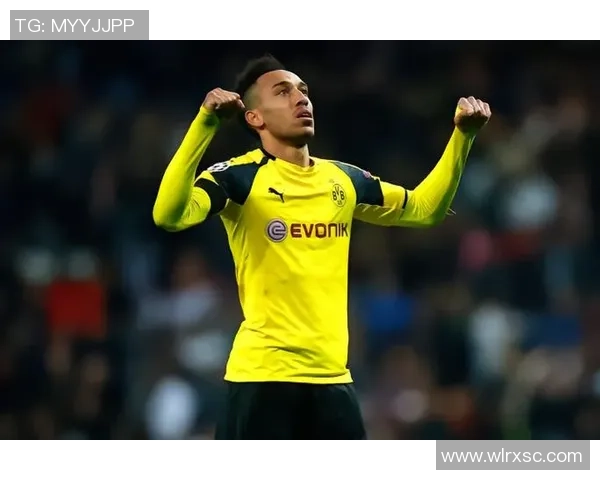 痞帅足球明星的独特风格与魅力展现全场的精彩瞬间