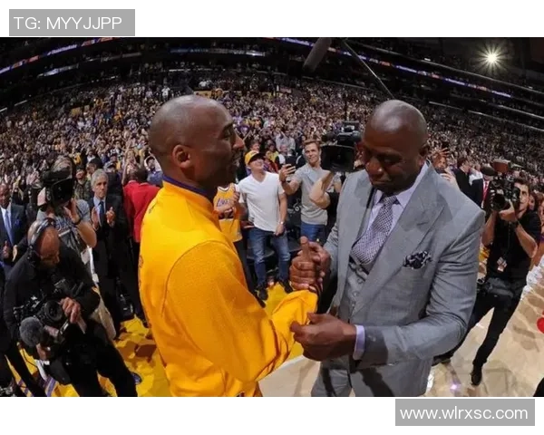 科比与足球巨星亲密互动共话运动精神与职业生涯的精彩瞬间