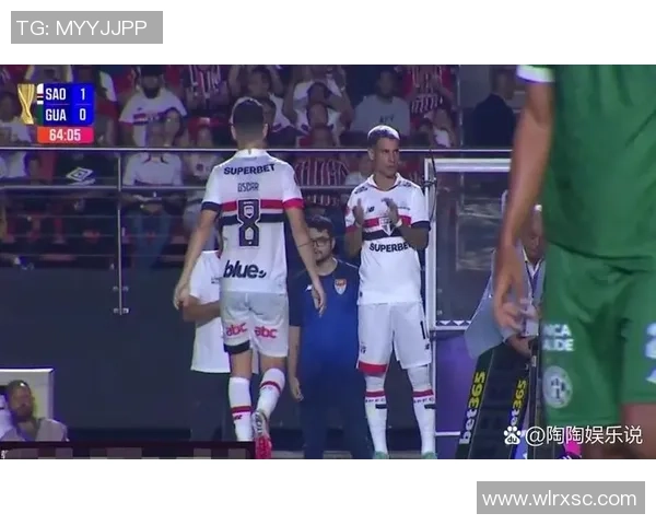 网友热议巴西足球明星表现引发的精彩评论与看法分析